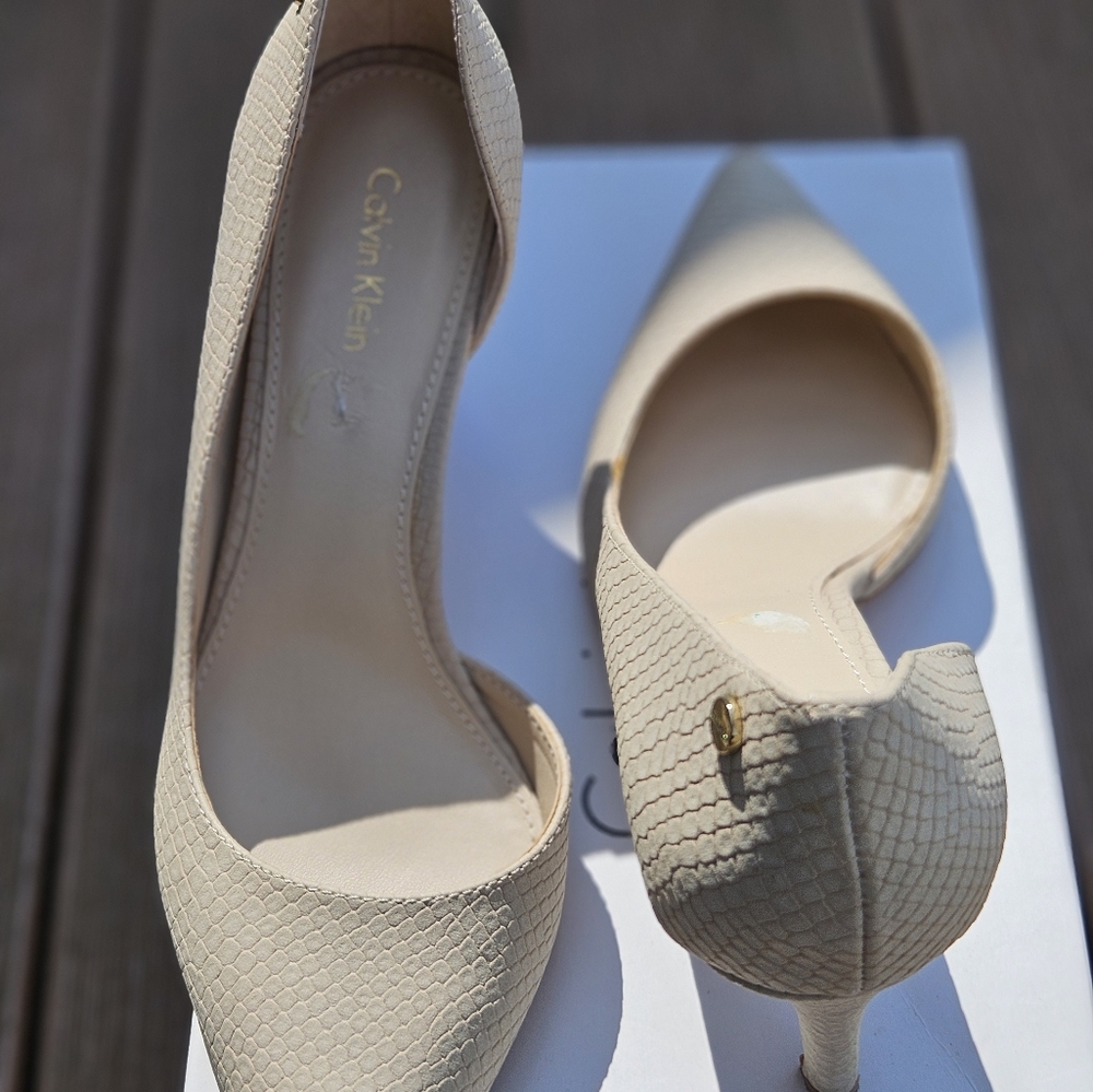 Shoes - Picture 6 of 9